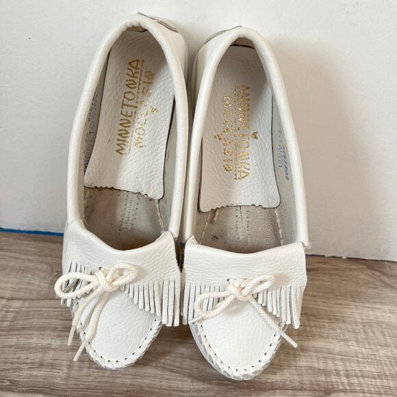 Minnetonka White Leather Women's Moccasin Size 5.5 - Picture 12 of 15